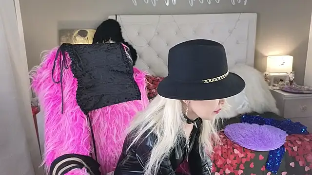 RoxalanaStar live cam on StripChat