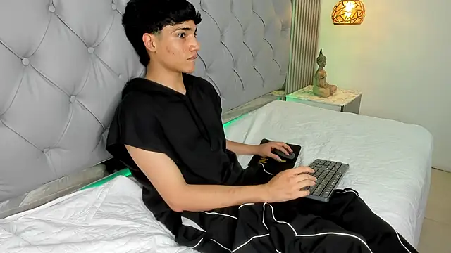 SamBlack_ live cam on StripChat
