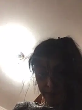 CrowedNiddm live cam on StripChat