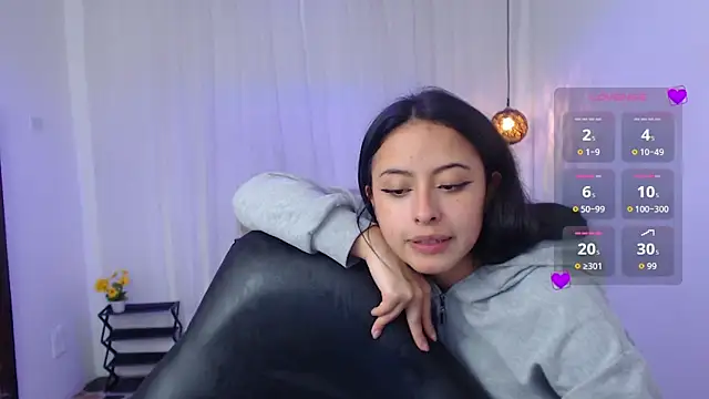 Nina_petitte live cam on StripChat