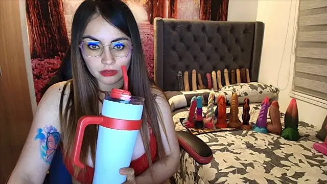 sofia23dirty live cam on StripChat
