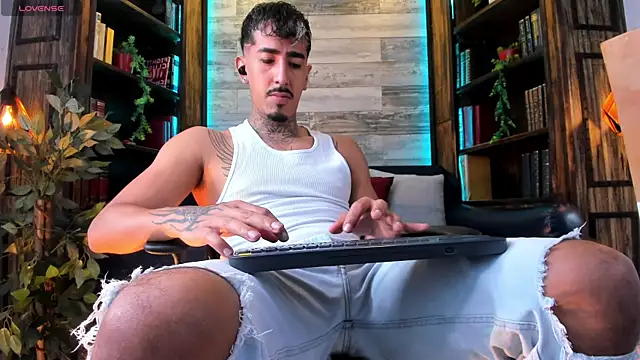 Donovan_Desmond webcam