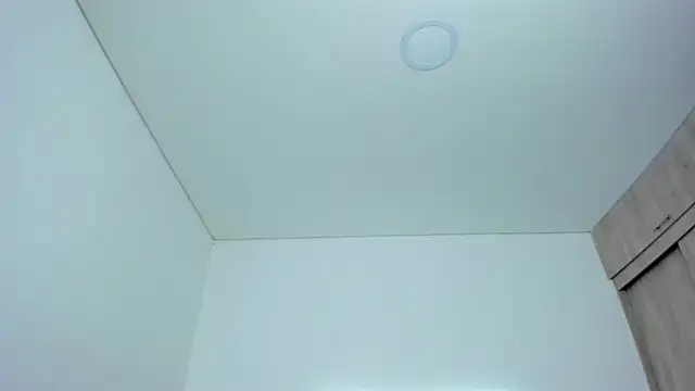 im_sarah34 live cam on StripChat