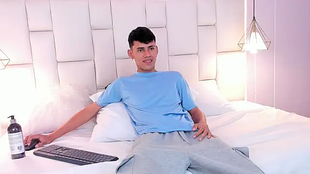JacobFerrer live cam on StripChat