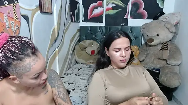 manzanahot9 live cam on StripChat