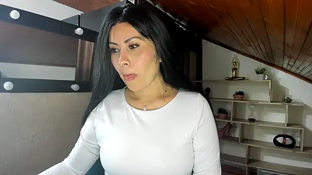 Tania_mature live cam on StripChat