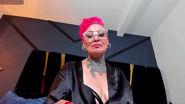 mistress_sandy live cam on StripChat