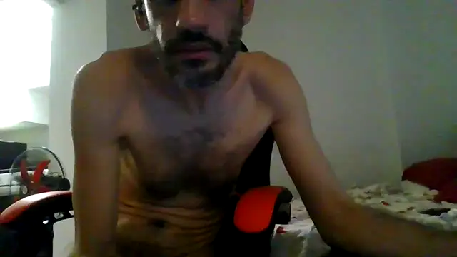 IdenticalOunce31 live cam on StripChat