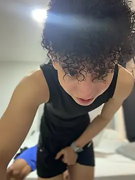 yoursexyjose live cam on StripChat