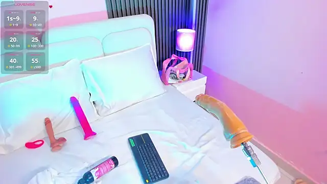 Clawdeen__wolf live cam on StripChat