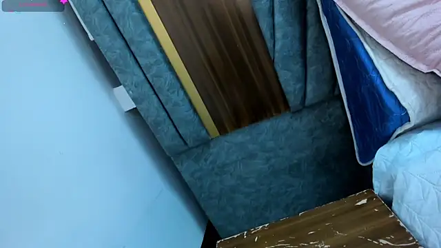 Hilary_Smile_ live cam on StripChat