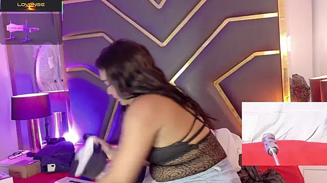 Scarlettt_Ass live cam on StripChat