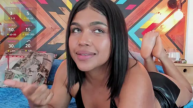 NaiirobiSwan live cam on StripChat