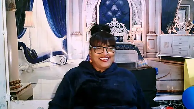 IndiaBlackPanther live cam on StripChat