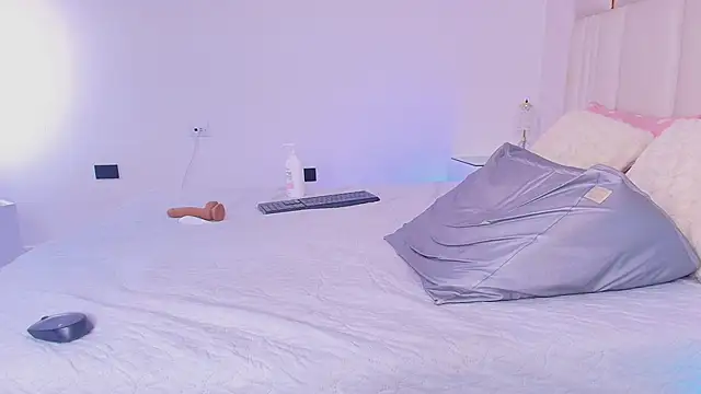 alanarose18 live cam on StripChat