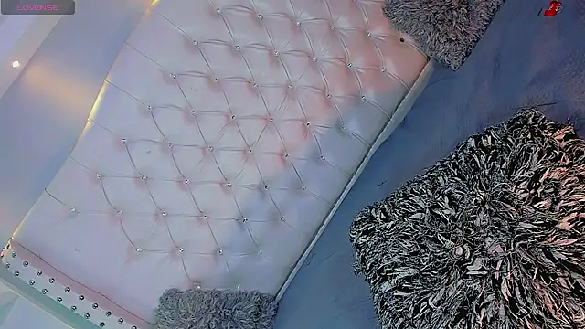 Maia_Hotts webcam