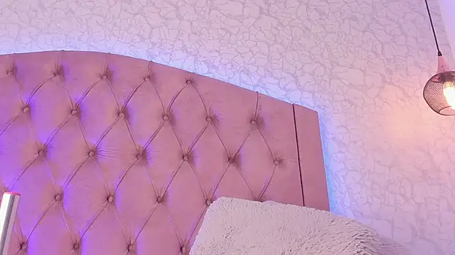 saraa_joness_ webcam