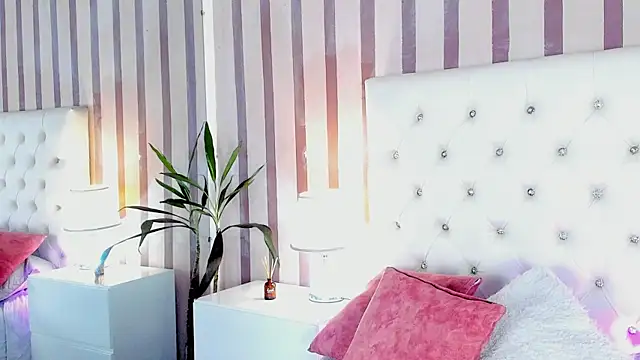 Mia-Stones webcam