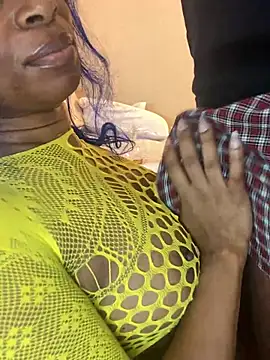 CaliBabiethe1 live cam on StripChat