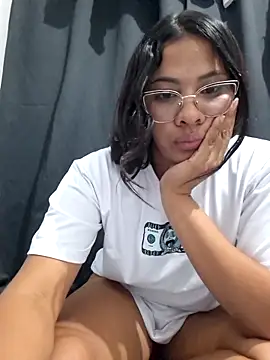 AhslyDuque live cam on StripChat