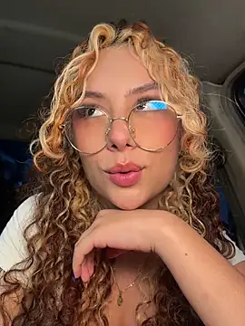 Joyce-fire live cam on StripChat
