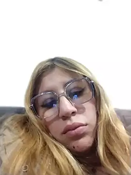 Lola_scott live cam on StripChat