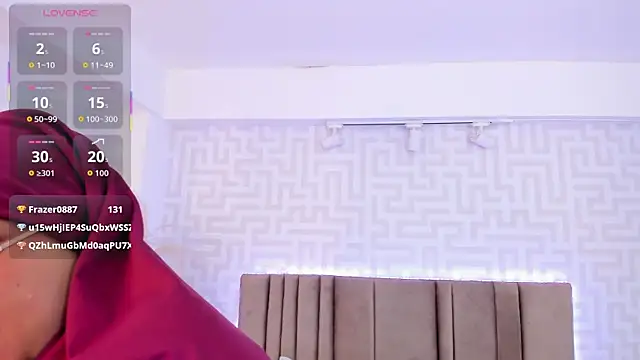 naishaa_ live cam on StripChat