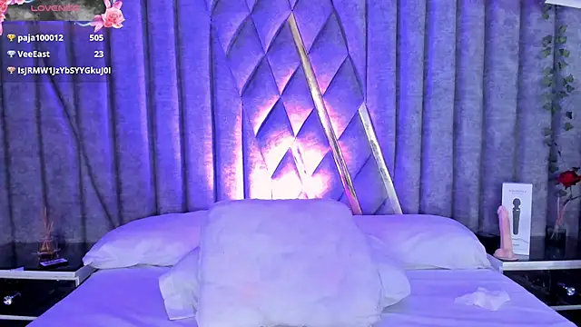 SkylerBloomm live cam on StripChat