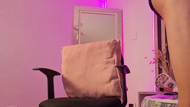 LeoTease webcam