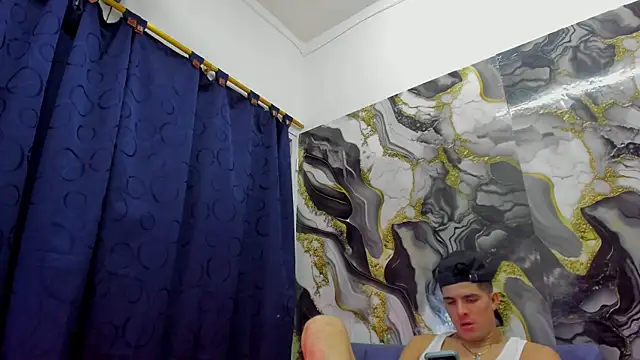 elvis_luciano live cam on StripChat