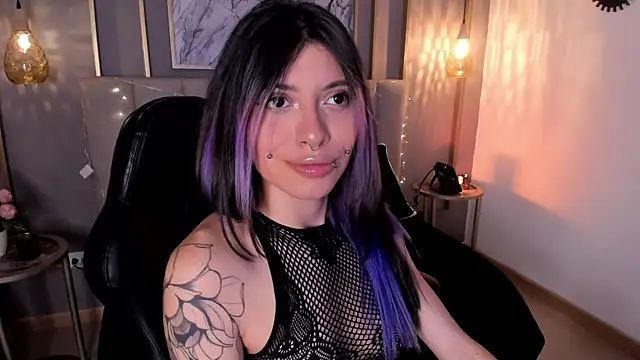 Violetta_Nur live cam on StripChat