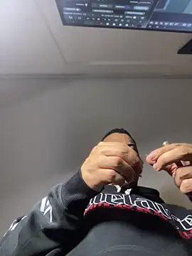 AlphaMasterXxx live cam on StripChat