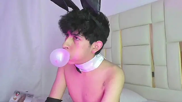 julian_xx live cam on StripChat