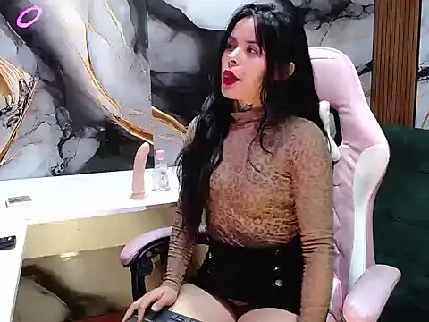 _chloe_hills live cam on StripChat
