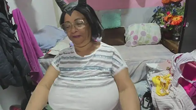 Mrs_mommy_ webcam
