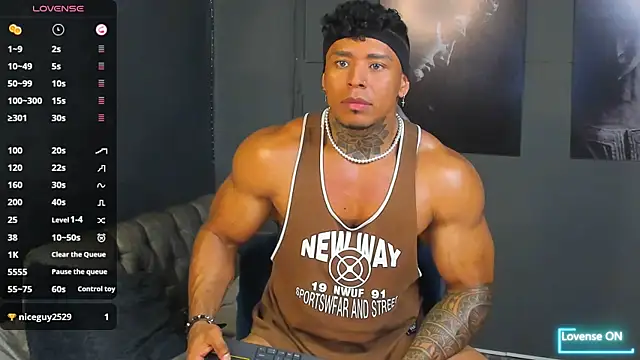 bradley_smith live cam on StripChat