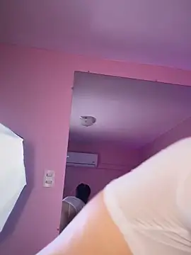 KellyOlsenbe webcam