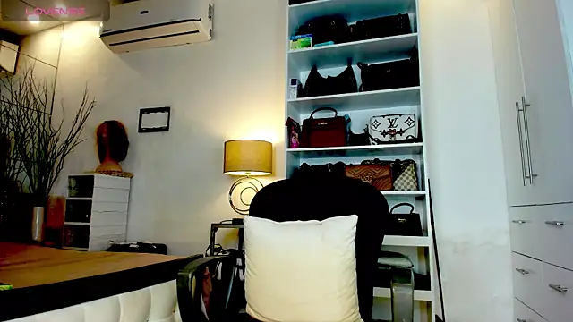 UrGoddessRepublic webcam