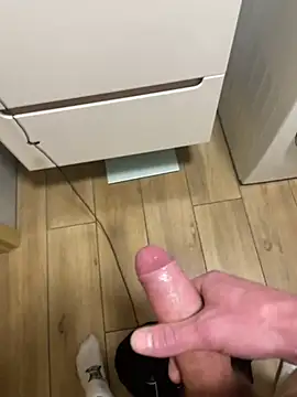 sexboyloveyou22 (M young) - Oil Dick please