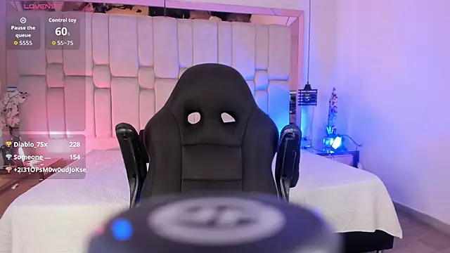 AgathaUwuDoll webcam