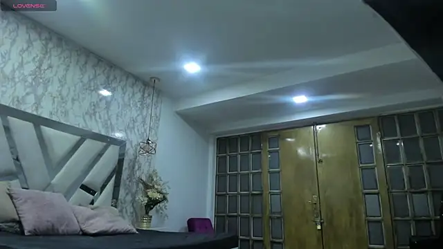 MiaPeach_ webcam