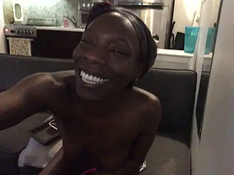 littyleesh1 live cam on StripChat