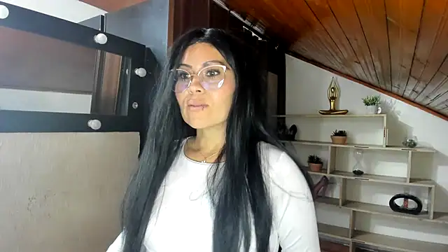 Tania_mature live cam on StripChat