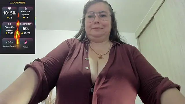 esmeraldamfc live cam on StripChat
