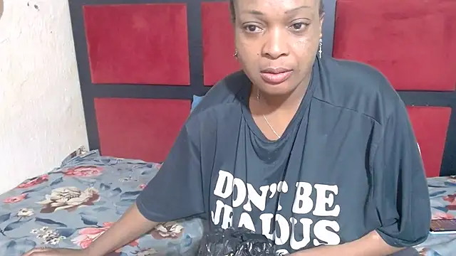 MaximTease24 webcam