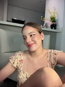 NicoleCut webcam