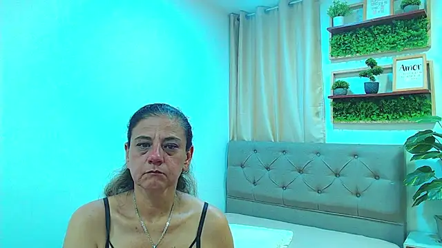 sasi_luna live cam on StripChat