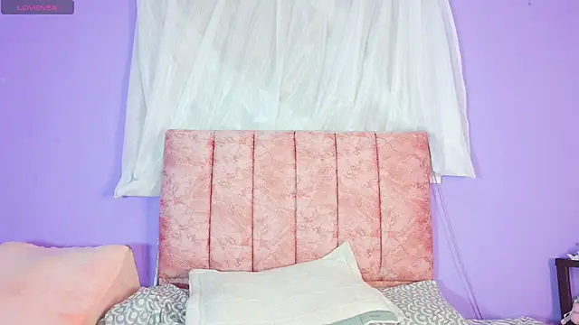 Ava_Raye live cam on StripChat