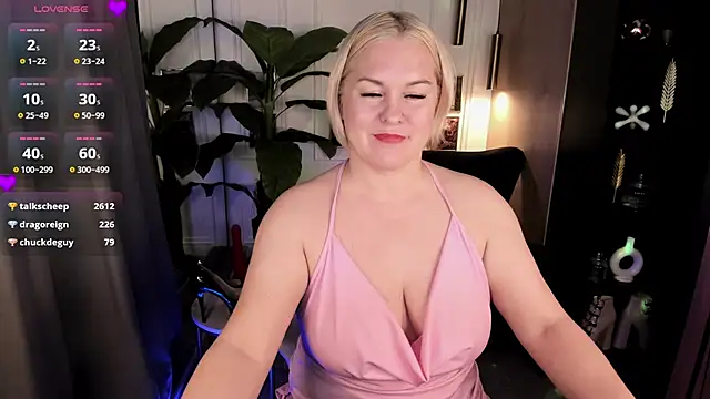 YolandaKiss live cam on StripChat