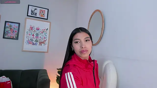 Tiffany_Low live cam on StripChat